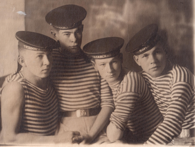 F:\Дневник курсанта_доклад, статья\Фото для презентации\Фото 5. Отряд ПП ТОФ, 1942 гг.png